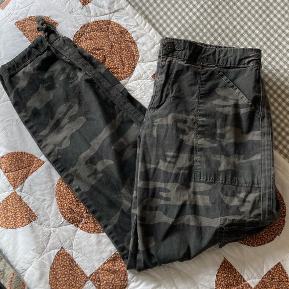 Sanctuary Pants - Anthropologie Sanctuary Camouflage/Camo Cargo Ankle Pants